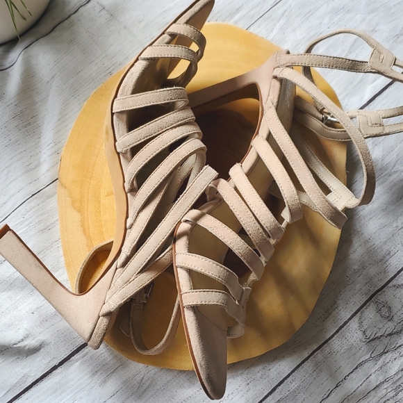 NWOT Vince Camuto suede sandals - Picture 8 of 10